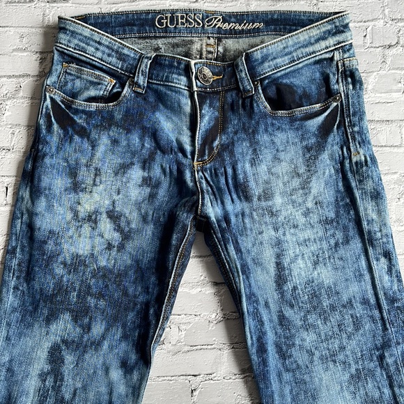 GUESS | Premium denim skinny jeans in bleached acid wash - Picture 4 of 8